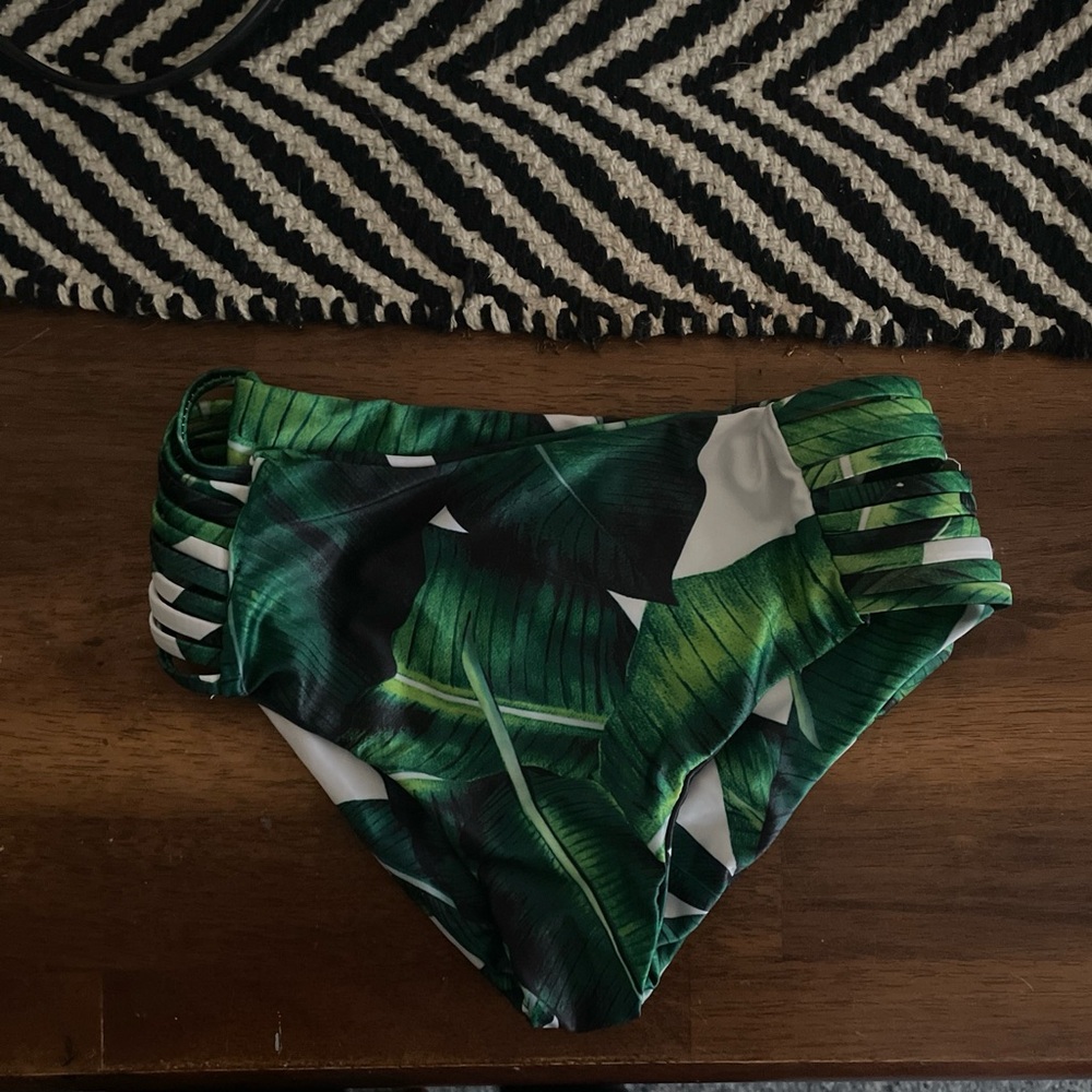 Banana leaf swimsuit bottoms in size SM